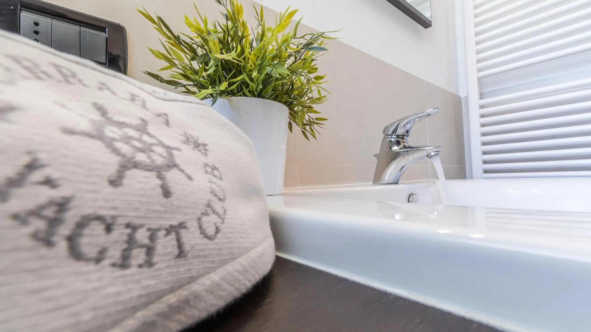 Cervia - 100 Mt Dal Mare Villetta Con Giardino Privato E Parcheggio 0*,  Itália
