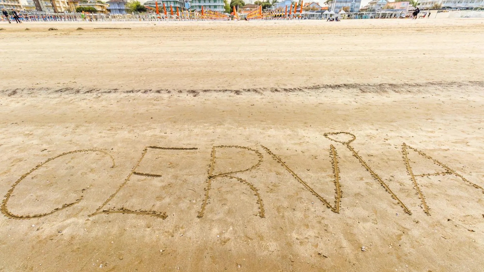 Casa de Férias Cervia - 100 Mt Dal Mare Villetta Con Giardino Privato E Parcheggio